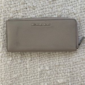 Michael Kors Beige Leather Wallet